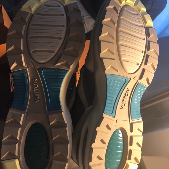 Louis Vuitton sneakers - Picture 2 of 4